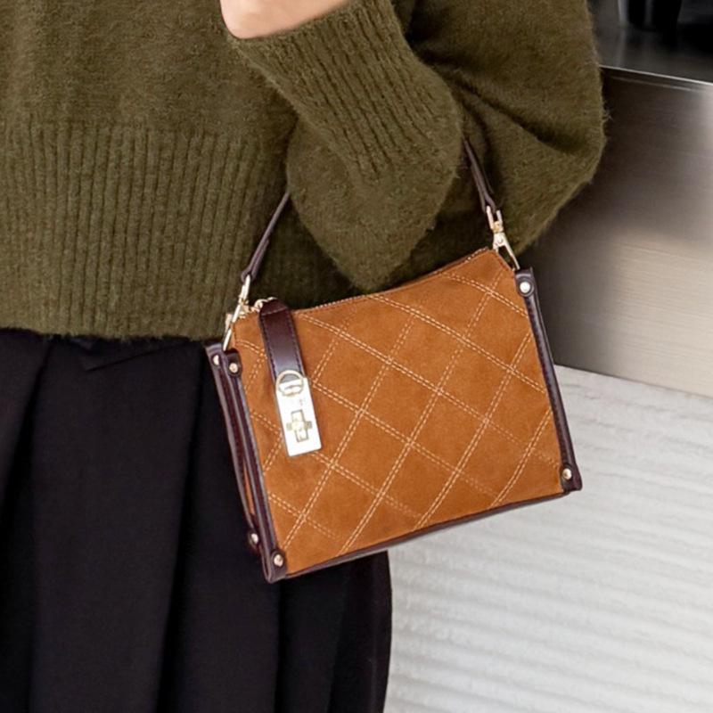 

Премиальная женская сумка-кроссбоди из замши из лицевой коровьей кожи 2025 Модная маленькая квадратная сумка 18.5*6.5*13.5 песочный/миндальный