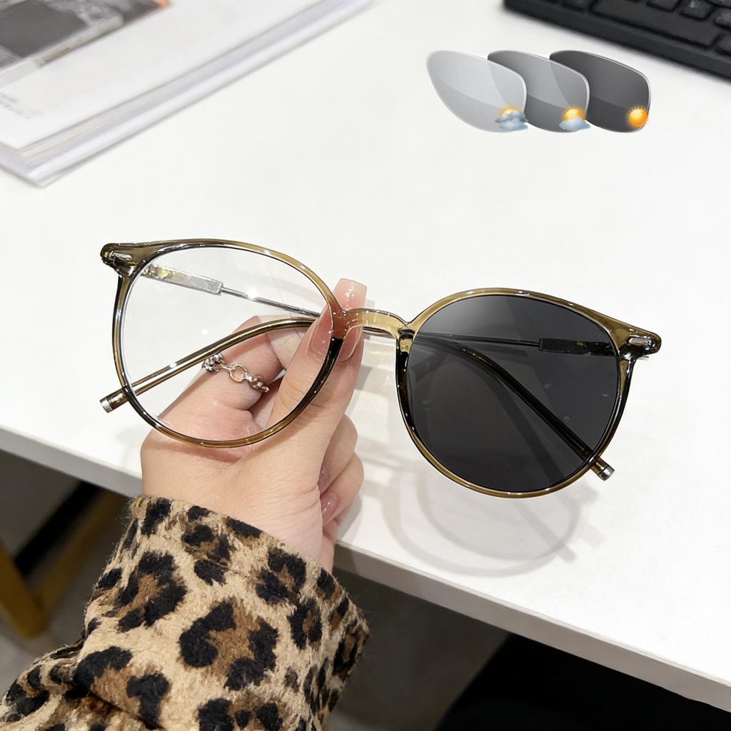 2026 New Fashionable HD Photochromic Women's Myopia Glasses Ultra Light Neutral High Quality Versatile Anti Blue Light Glasses