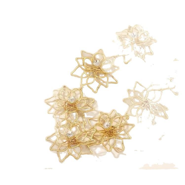 Temperament Fashion Super Immortal Flower Pendant Necklace Female Niche Design Sense Hollow Light Luxury Clavicle Chain