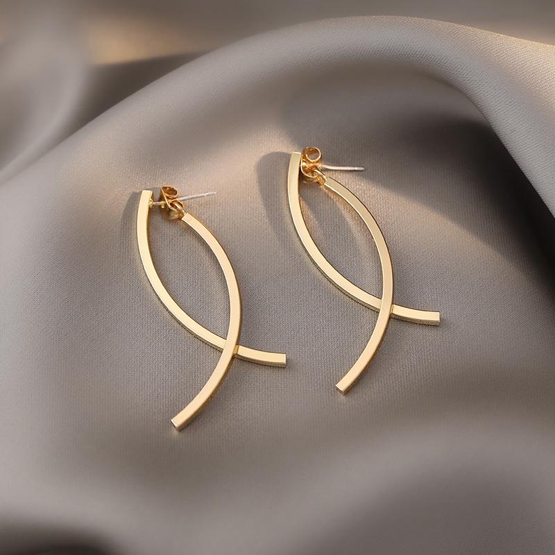 Wenjian Stainless Steel Cross Stud Earrings for Women - Slimming, Elegant Net Red Style