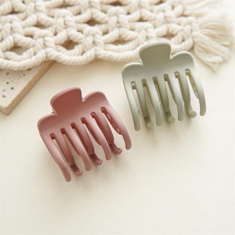 Matte Surface Earth Tone Hair Grip Minimalist Solid Color Multi Claws Design Professional Non Slip Holding Styling Fixer