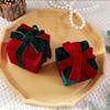 Geschenkbox Weihnachtsbaumschmuck mit Weichstoffbezug, erhabenem Banddetail, strukturiertem Zentrum und Baumaufhängeschlaufe