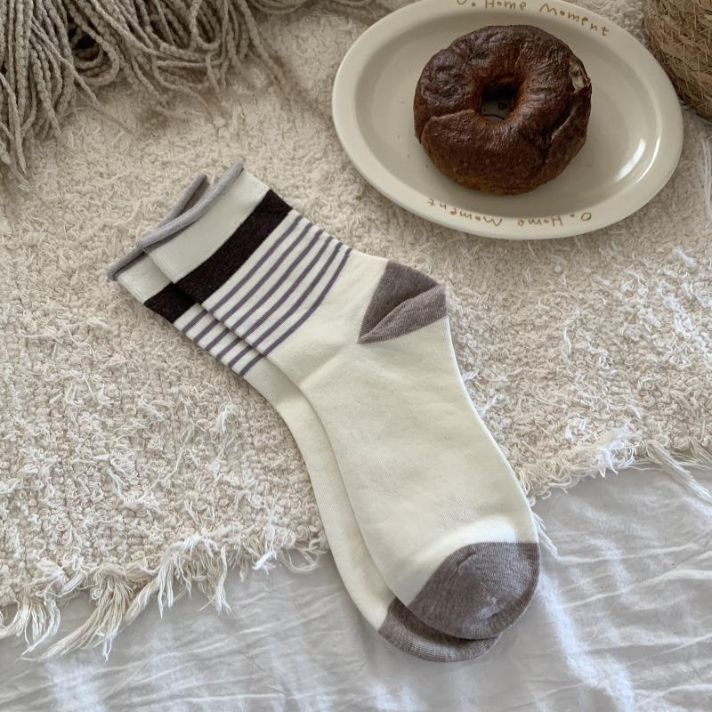 Women's New Autumn Products All Kinds of Striped Color Curled Edge Boneless Yuezi Tube Pile Socks