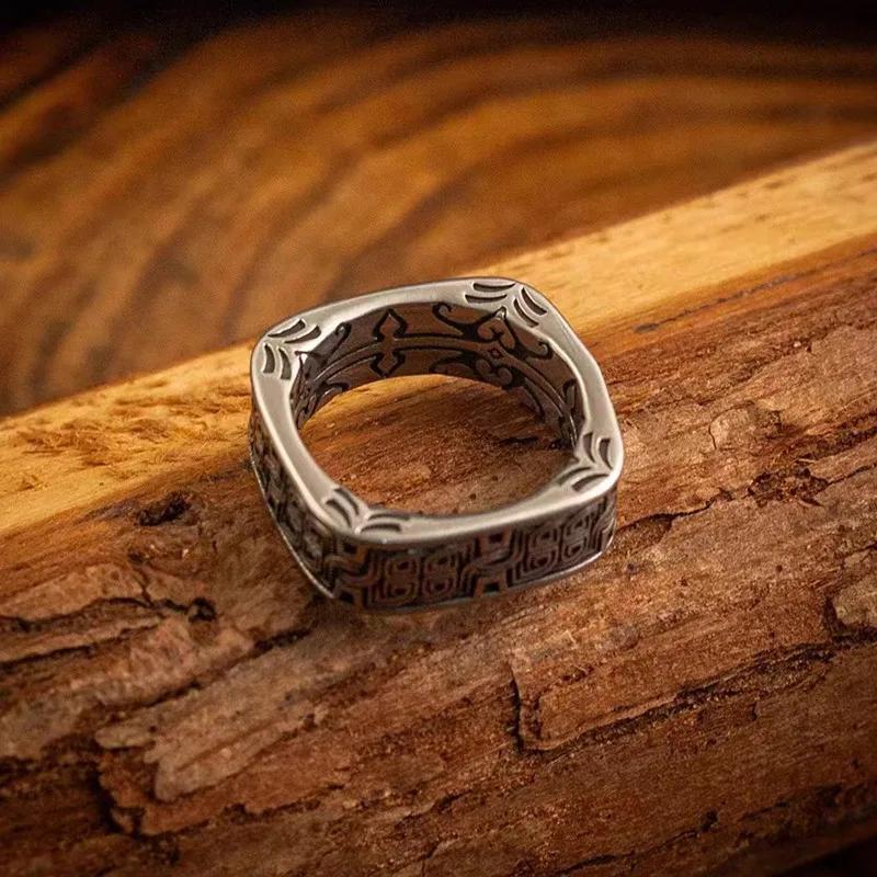 A Vintage Square and Round Ring Accessory for Men, Featuring A Bold and Powerful Personality