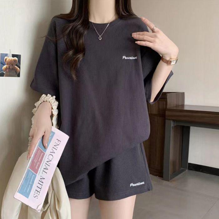 Summer 2025 Women's Sporty Two-Piece Set: Fashionable Shorts & Short-Sleeve Tee for a Versatile, Relaxed Look