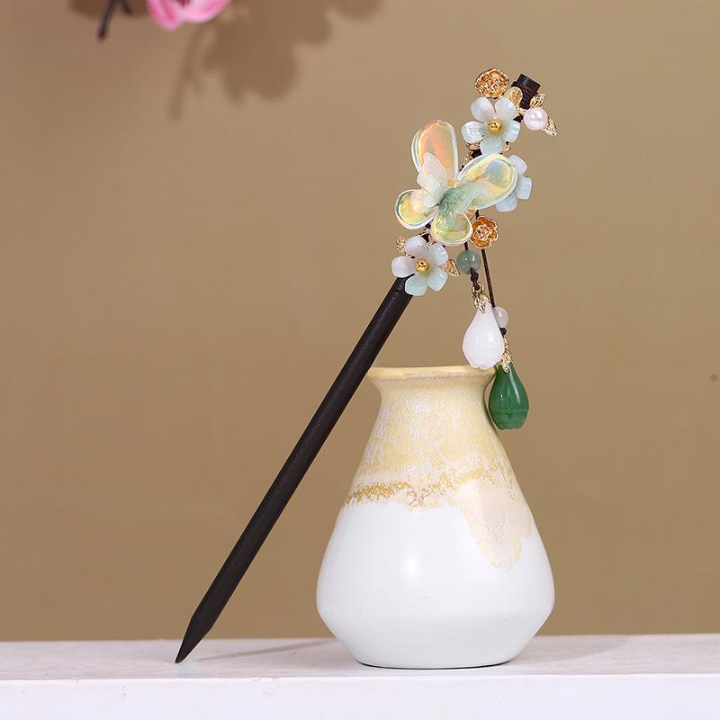 Vintage-Style Ebony Imitation Hairpin with Tassels and Wooden Step-Shaking Design for Hanfu and Ancient Costume Accessories
