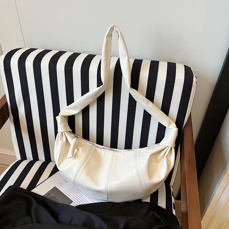 Large Capacity Bag Women's 2025 New Atmospheric Simple Versatile Messenger Bag Summer High-end Commuter Dumpling Bag