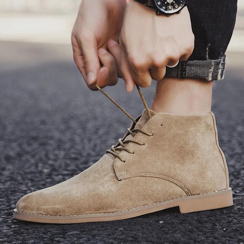 Modische Khaki Chelsea Boots Herren Britischer Stil Wildleder Lederschuhe Herren Spitz zulaufend Herren Anzugsstiefel Hoher Schaft Design Knöchelhoher Stiefel