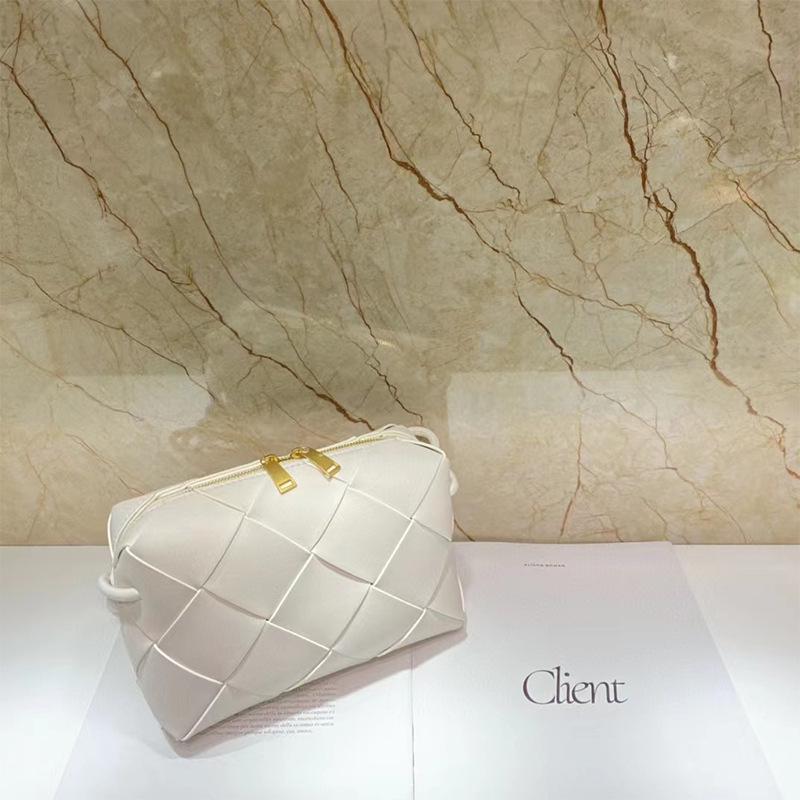 2024 Fashion Trend Handwoven Cowhide Shoulder & Crossbody Bag with Knot Design