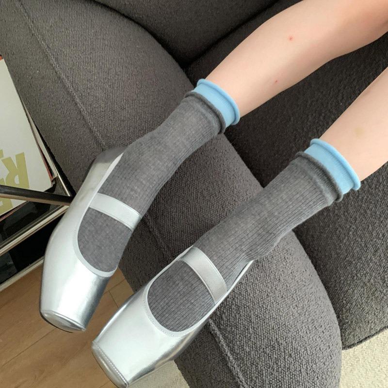 Grey Socks with Rolled-up Edges, Piles of Socks, Burken Shoes, Mid-calf Socks, and Contrasting Long Socks Are Trendy
