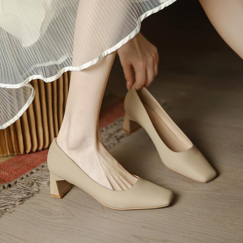 

Coarse heel single shoes women s spring and autumn 2025 new French square head versatile work leather shoes retro versatile high heels 40 хаки
