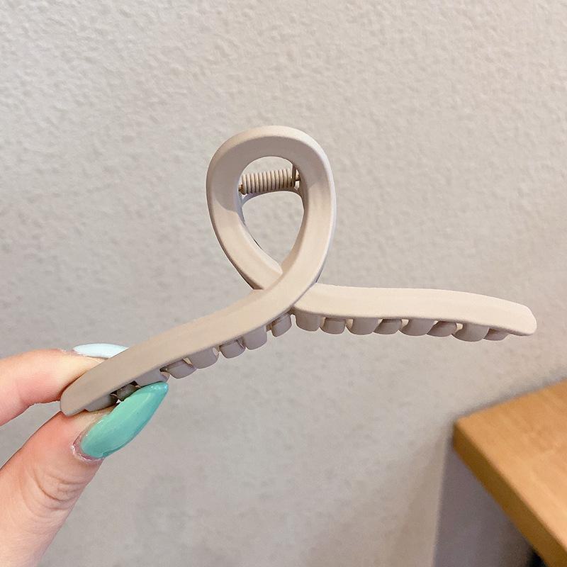 Versatile Milk Coffee Hair Clip: Large, Simple Shark Design for Women