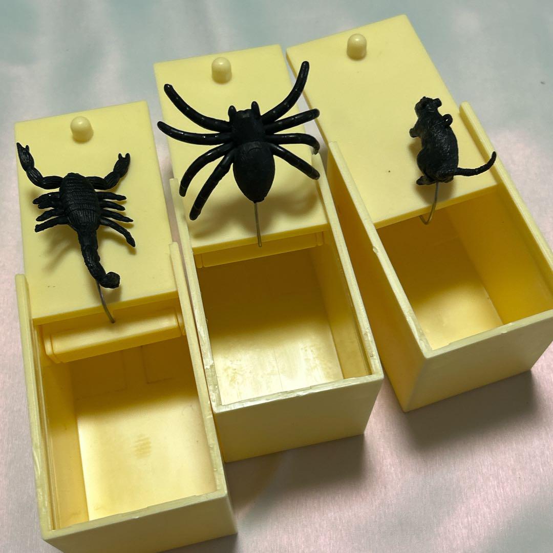 

[USED] Spider Box Fake Spider Box Funny Trick Prank Toy
