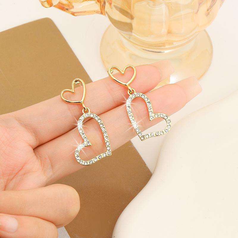 Silver Needle Heart Earrings Light Luxury Niche Earrings High-end Simple Elegant Design Heart Hoop for Women