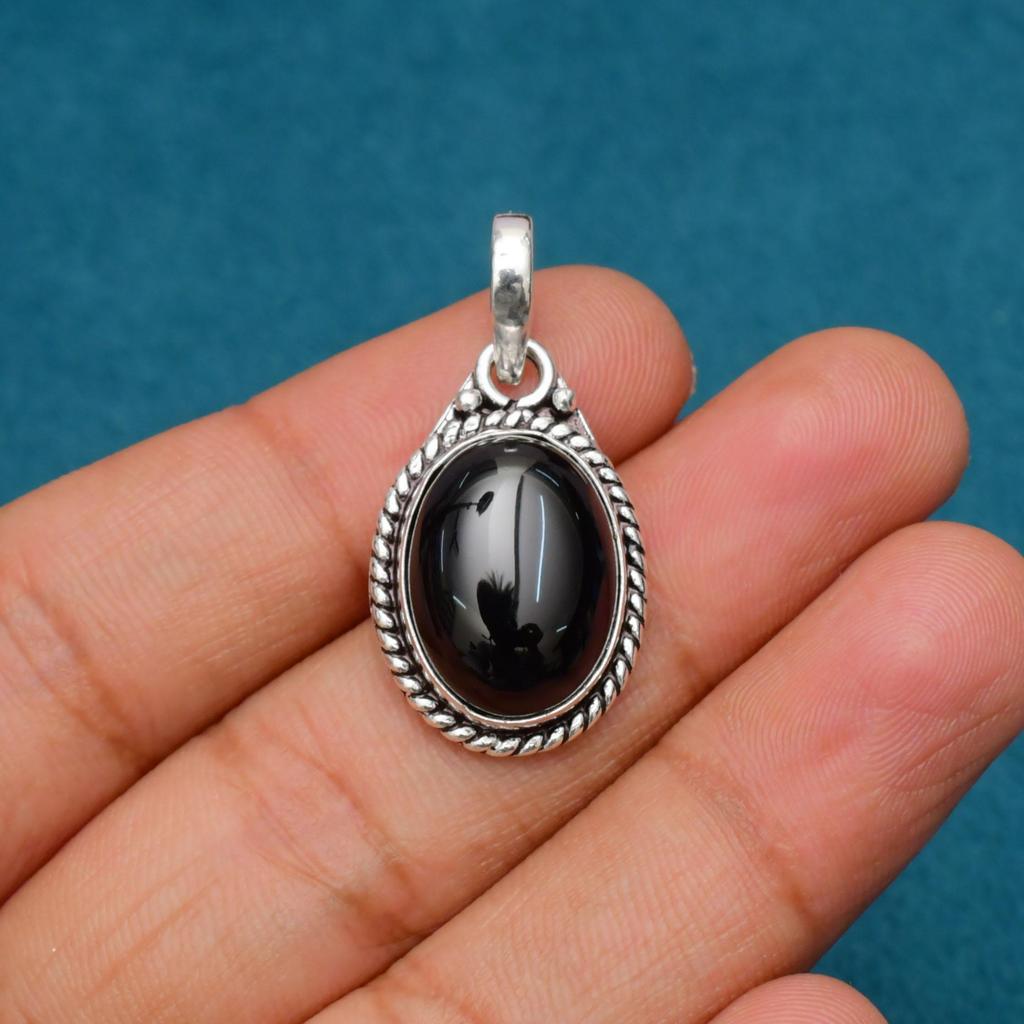 Black Onyx Gemstone Pendant Gemstone : 925 Sterling Silver Handmade Jewelry Pendant