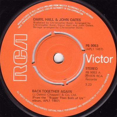 7-Zoll Schallplatte DARYL HALL & JOHN OATES - Back Together Again PB9053 RCA Victor 1977 UK Rock Gebraucht