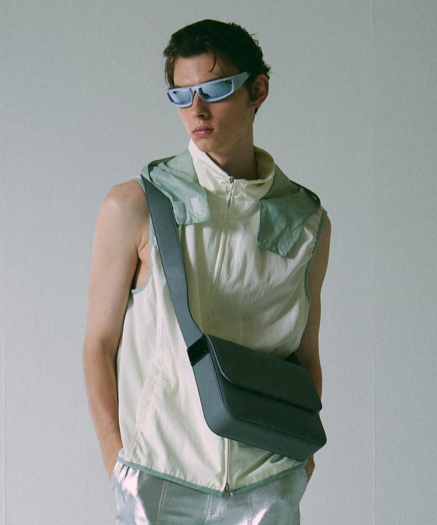 Emotio One Line Minimal Crossbody Bag [Stone Grey]