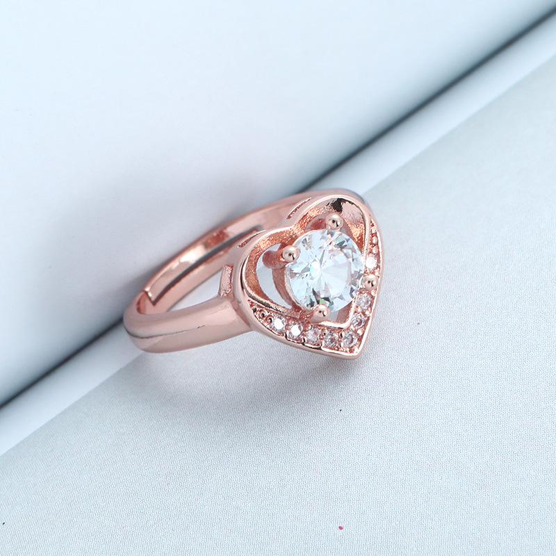 Europäischer und Amerikanischer Stil Vergoldetes Pfirsichherz Schmuckset: Kupfer-Mikro-Inlay Zirkon Ohrringe, Halskette und Ring.