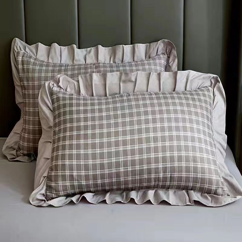 Пара кружевных наволочек 48*74см