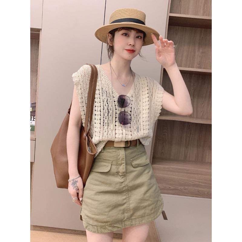 Summer V-neck Sleeveless Knitted Shirts Women Hollow Out Hook Flower New Vintage Loose Casual Women's louses Tops Fashion Slim Fit Ladies Shirt 3411