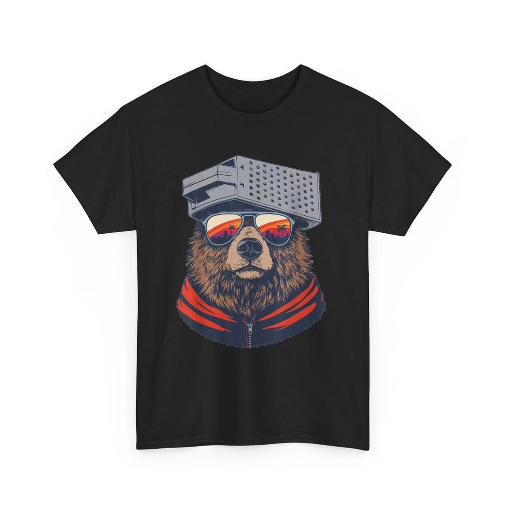 Retro-Bär mit Käsereibe-Hut und Sonnenbrille Sonnenuntergang Kunst T-Shirt