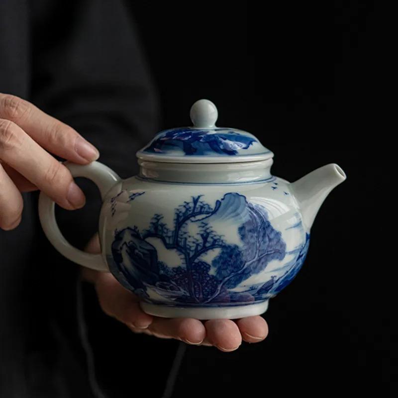

330ml Retro Blue and White Porcelain Teapots Exquisite Handmade Ceramic Kettle Travel Portable Tea Pot Chinese Tea Set Drinkware