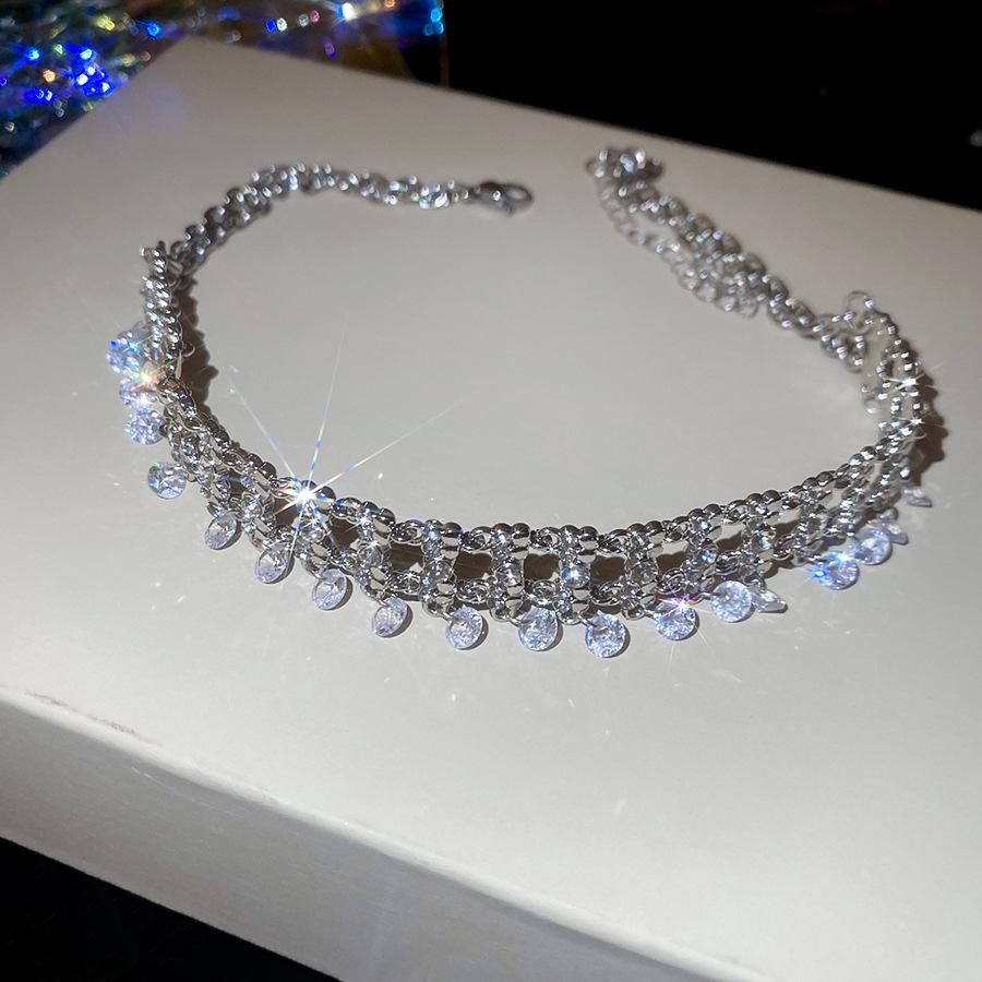 Diamond-encrusted super flash zircon fringed pendant, fashion necklace, luxury full diamond collarbone chain, exquisite neck chain.