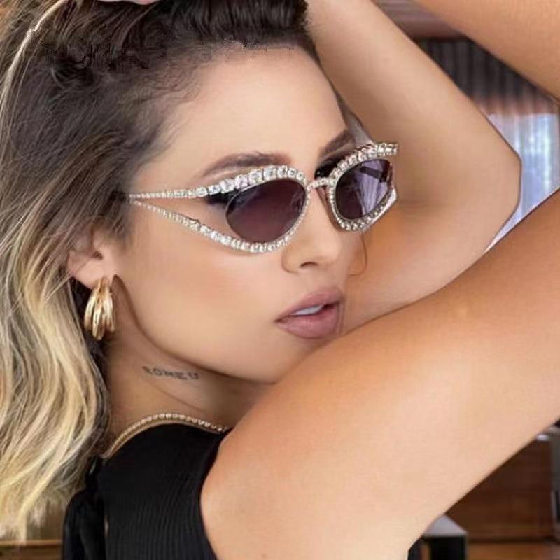 Fashion Luxury Crystal Shiny Sunglasses Women Sexy Cat Eye Rhinestone Party Elegant Sun Glasses Female Shades