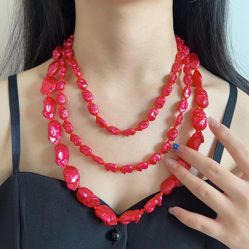 The New Personality Is Small, Many Layers, and Wears Irregular Geometric Quadrilateral Trendy Red Resin Women's Necklaces