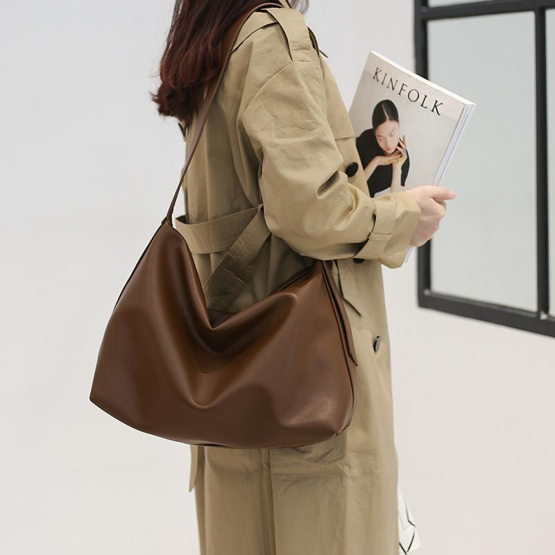 New Spring and Summer Trendy Black Bag for Women Large Capacity Crossbody Bag Soft and Simple Style Single-shoulder Tote Bag