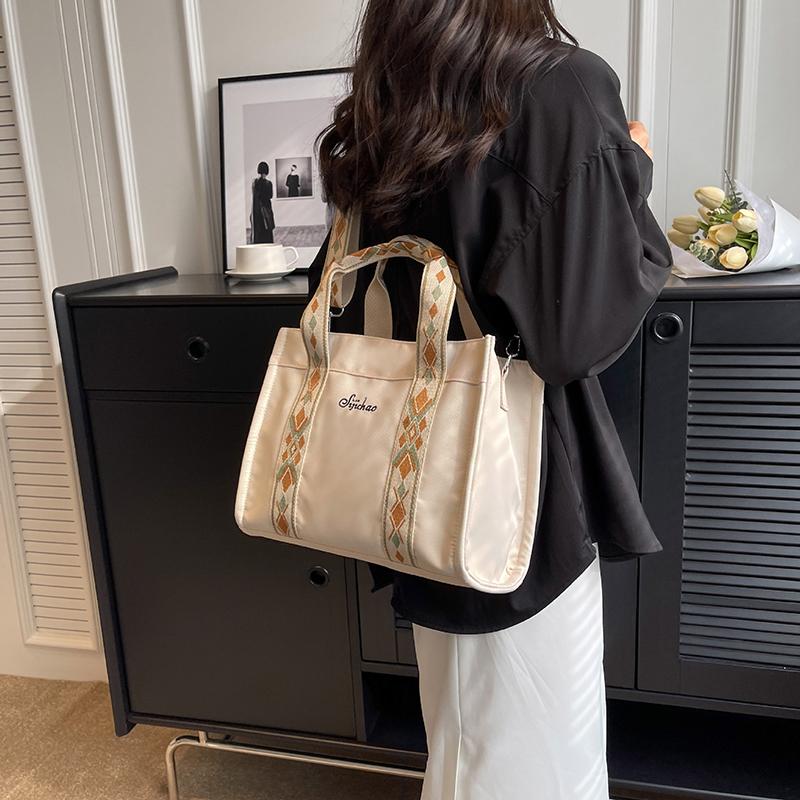 Nylon Lightweight Portable Tote Bag for Women, Fashionable College Student Work and Commuting Crossbody Bag