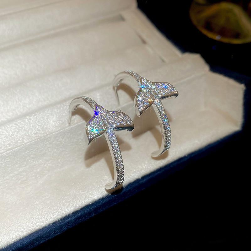 

Geometric Silver Zircon Fish Tail Earrings With Fashionable Design For Women серебряный