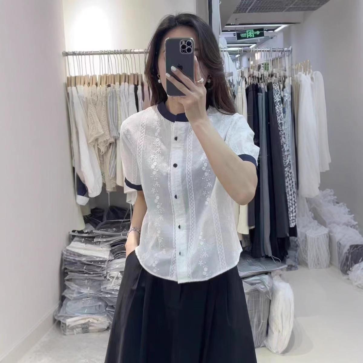

Korean Style 2025 Summer Lace Embroidered Color Block Round Neck Blouse - Women s Short-Sleeved Top Medium