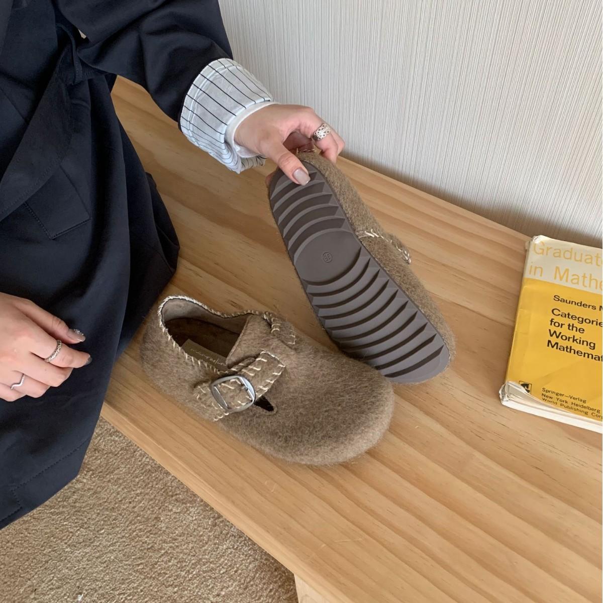 

2025 autumn and winter new round head belt buckle fluffy commuter soft sole versatile warm women s single shoes 39 хаки