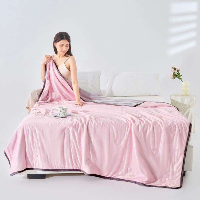 Seiden-Sommerdecke mit kühlendem Effekt: Einzel-/Doppelbett, Maschinenwaschbar, Klimaanlagen-geeignet, Dünner Geschenke-Quilt