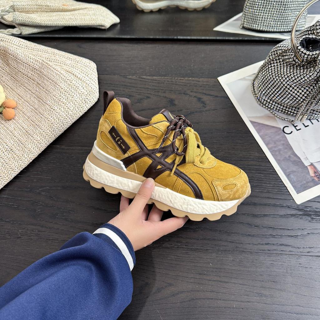 Damen Herbst neue atmungsaktive Sportschuhe mit innerer Erhöhung, vielseitige Plateau-Freizeitschuhe