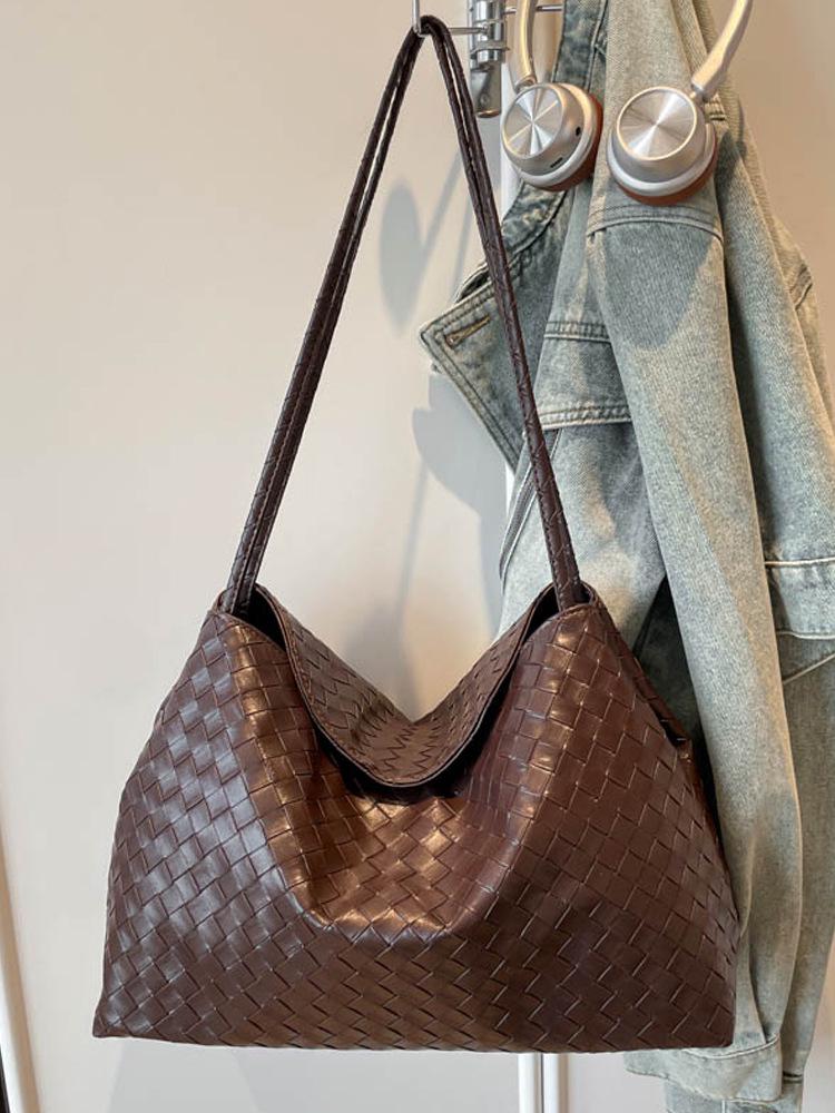 Korean Style Versatile Woven Underarm Bag for Women - Light Luxury, Niche Design, Single Shoulder, Handheld Large Summer Bag.