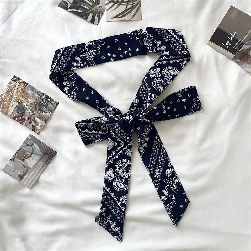 Jedwabna Apaszka z Kwiatem Nerkowca i Skórzany Pasek z Łańcuchem - Damski Styl Niszowy Hip-Hop do Dżinsów i Spódnic