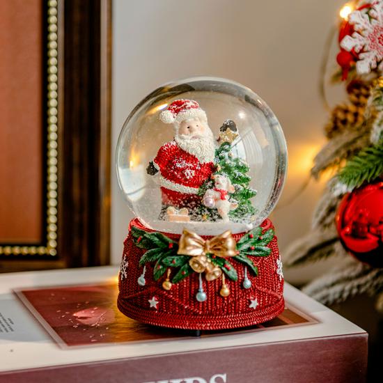Evropská a americká sněhová scéna s borovicí, hrací skříňka: Vánoční ozdoba křišťálová koule dárek