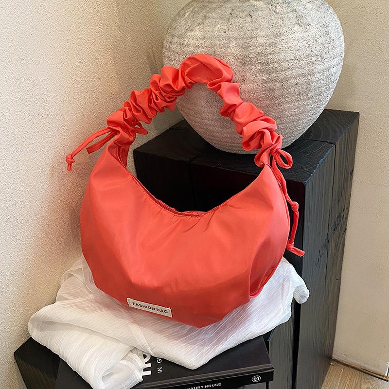 

Niche underarm bag new versatile solid color shoulder messenger bag pleated dumpling tote bag women арбуз красный