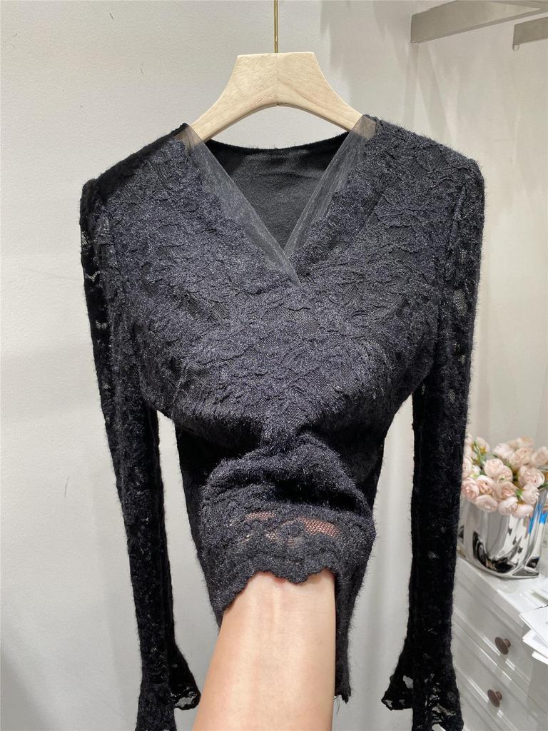 Women's French Patchwork Lace Thickened Long Sleeve Top - Warm, Slimming, Plus Velvet for Autumn/Winter.