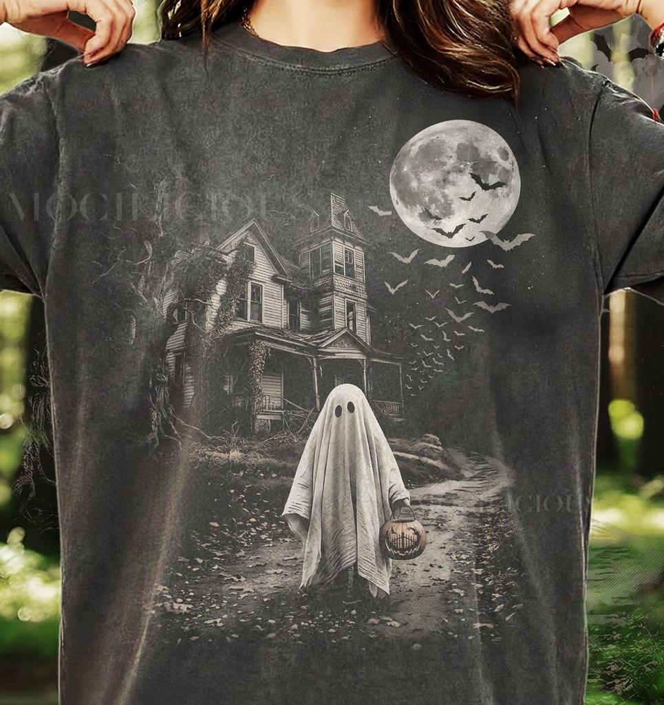 Maglietta Spaventosa Fantasma con Lenzuolo Halloween Comfort Colors®, Casa Infestata Horror Gotico Luna Piena Pipistrelli Zucca Estetica Vintage Maglietta Monocromatica