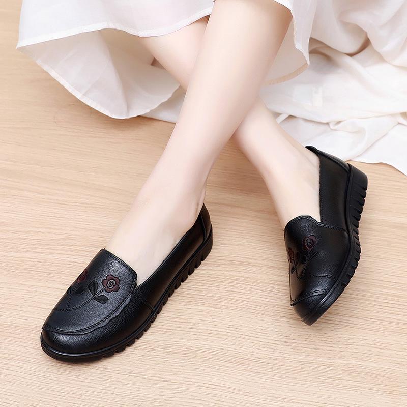 Ladies' Genuine Leather Loafers - Soft Sole Comfort Shoes for Spring & Autumn. Perfect for Middle-aged and Elderly Women.