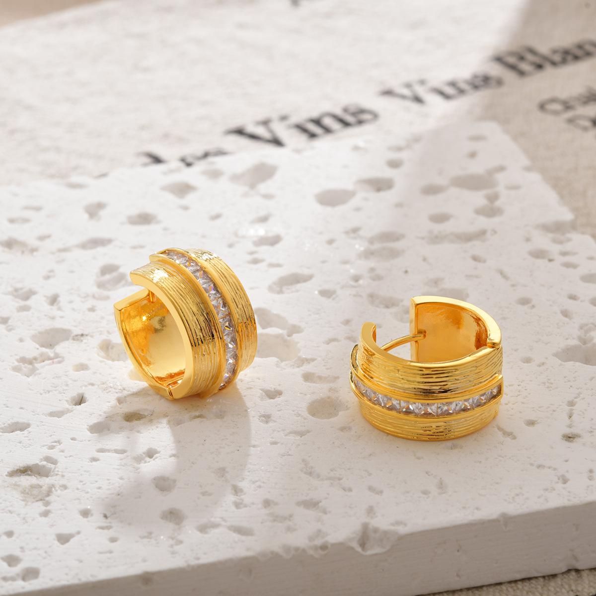 2026 French Vintage Brushed Gold Wide Hoop Earrings - Zircon Inlaid Minimalist Ear Buckles for Women Niche Jewelry