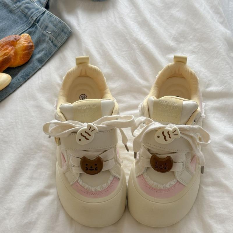 Niche Macaron Platform White Shoes Women's Versatile Bread Shoes Sports and Leisure Board Shoes Tide