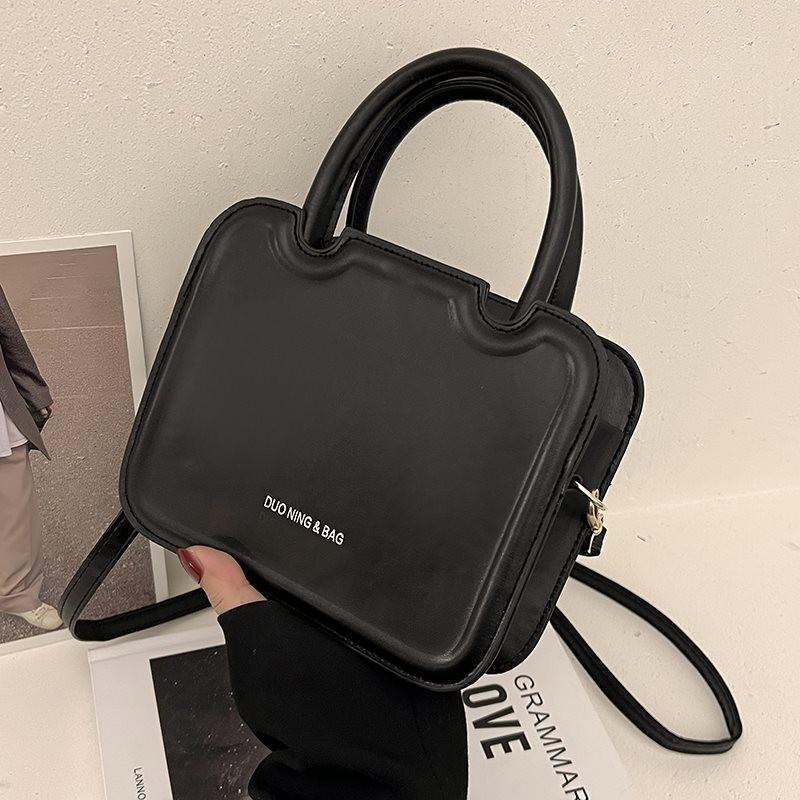 

Stylish Spring Season Sling Bag For Women In Elegant Square Shape With Soft Texture Black