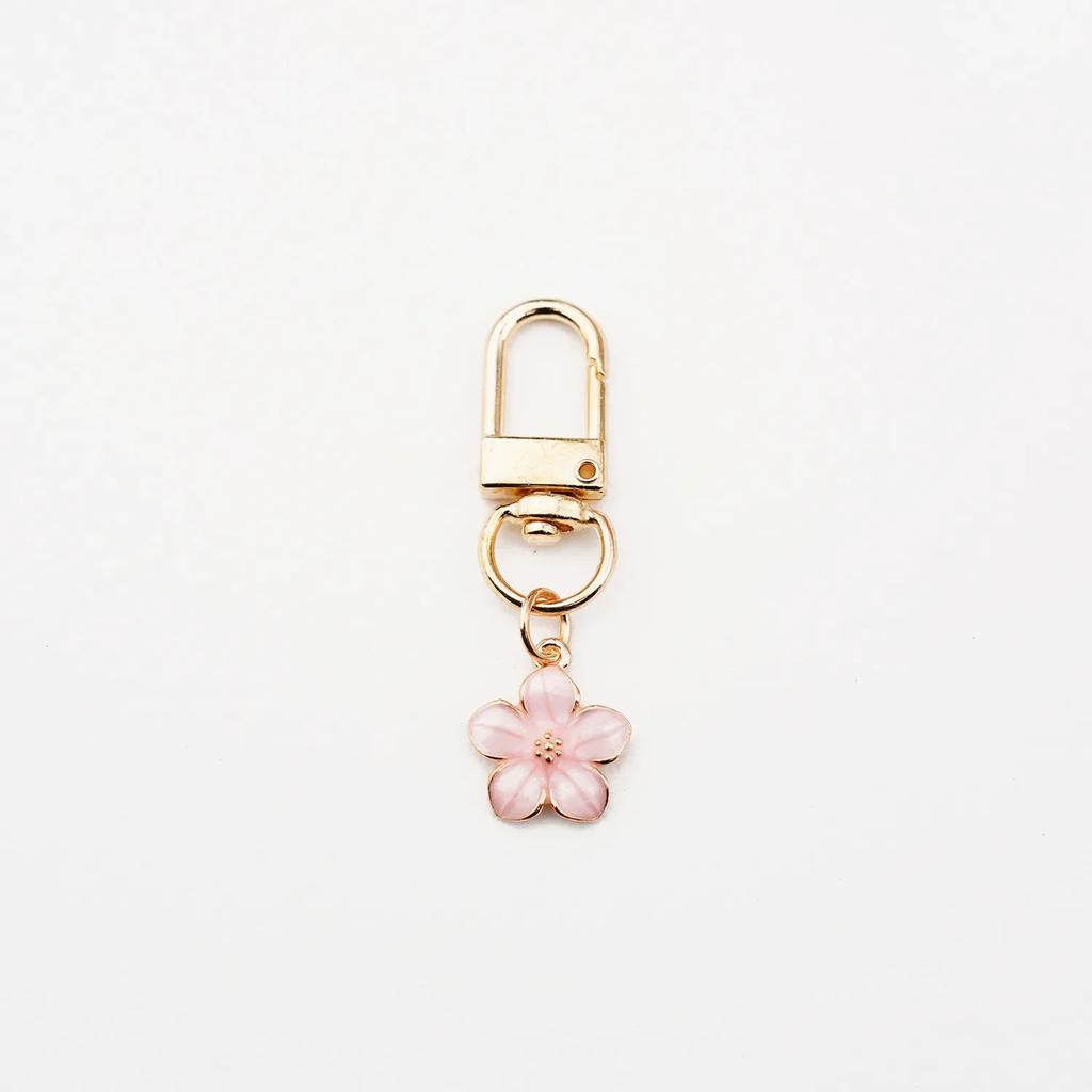 Fashion INS Style Daisy Flower Keychain Pink White Black Enamel Metal Pendant Women Key Bag Accessories Keyring