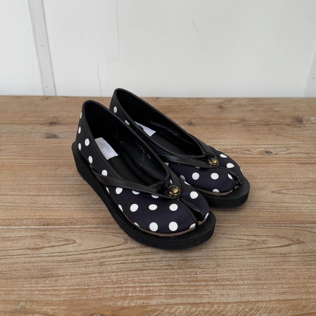 Sheepskin version~ Korean retro niche thick-soled spotted pig's trotters split-toed shoes women's satin Mary Jane light mouth single shoes women