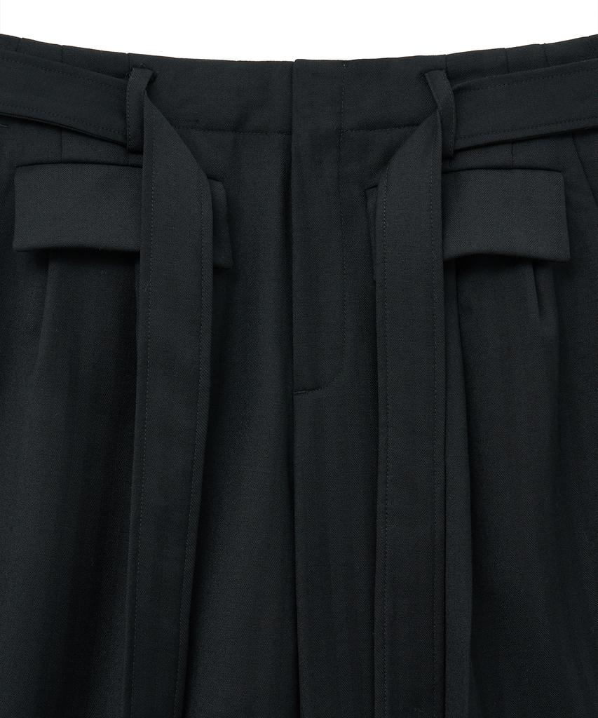 NOIRER FOR WOMAN Belted Pocket Wide Slacks (Black)