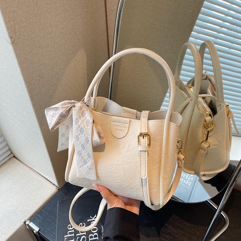 Retro Hand Bucket Bag Women's New Trendy Fashion Versatile Shoulder Bag Premium Texture Messenger Bag